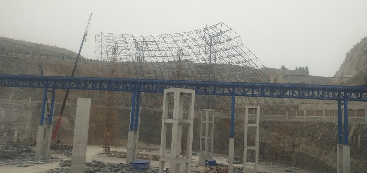 鋼結構加工源頭廠家、網架加工源頭廠家~山東華中重鋼工程案例——安陽中聯(lián)水泥石子大棚——直徑170米球殼網架